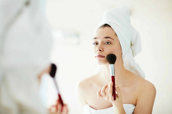 Comment réaliser un maquillage naturel pour la plage?