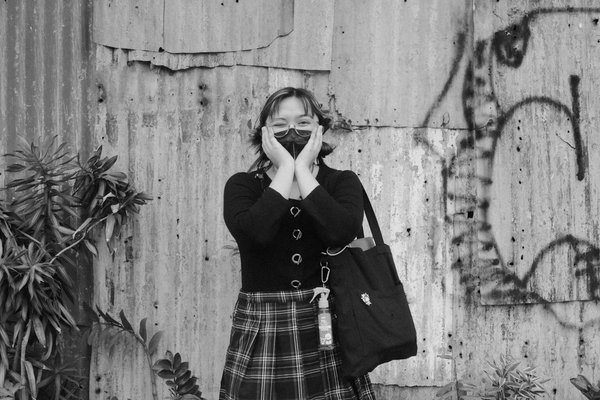 Comment marier des jupes crayon avec des chemisiers pour un look professionnel chic?