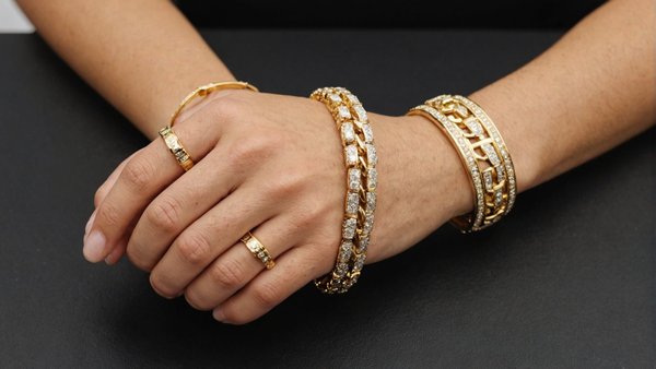 Intérêts à choisir un bracelet en or de 18 carats