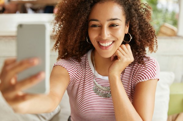 Conseils et astuces pour sublimer vos cheveux crépus